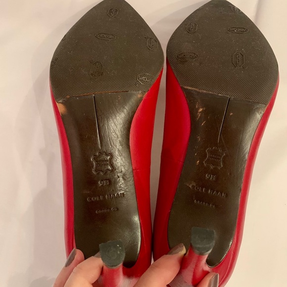 Cole Haan true 9 Red Classic Heels approx 3'' 1/2- In very good condition - Picture 5 of 6